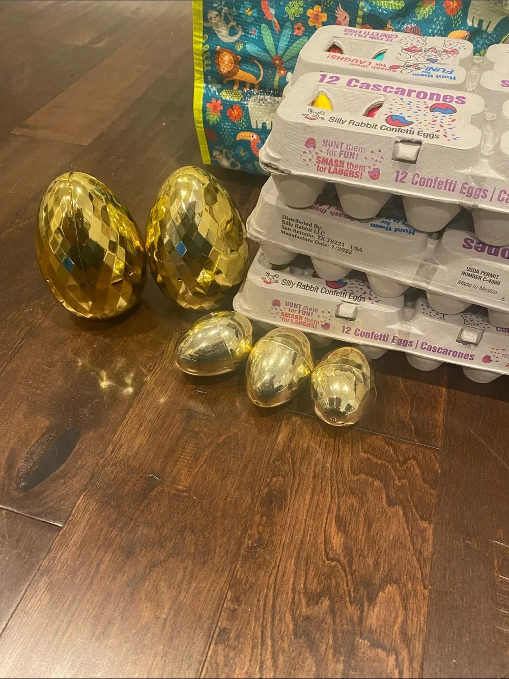 Party Confetti Eggs and Jungle Print Tote Bags - Blue/Yellow